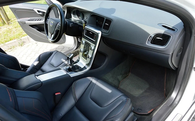 Volvo V60 cena 48900 przebieg: 151000, rok produkcji 2015 z Leżajsk małe 742